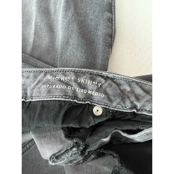 Universal Thread Women’s Distressed Mid Rise Skinny Gray Wash Jeans Size 16 - Picture 6 of 13